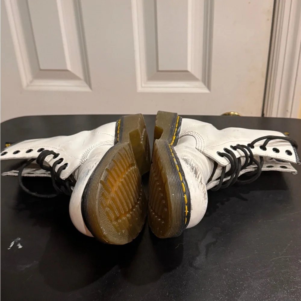Dr. Martens White Ankle combat size 6 Boots